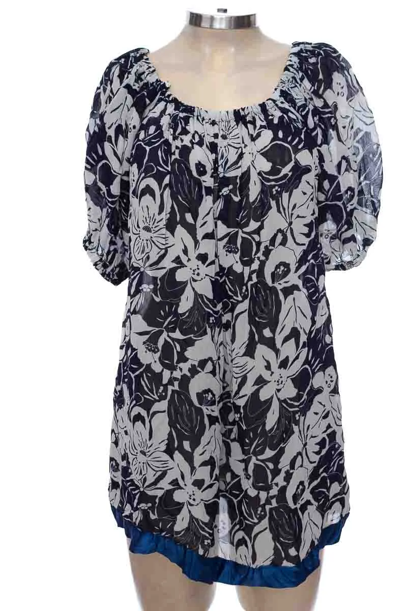 BLUSA COLOR AZUL  CLOSEANDO