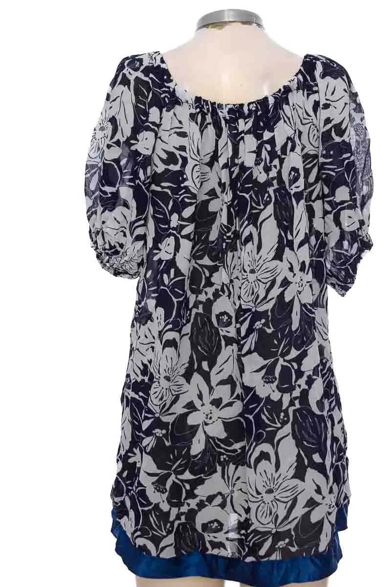 BLUSA COLOR AZUL  CLOSEANDO