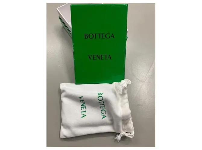 BOTTEGA VENETA Tarjetero negro 