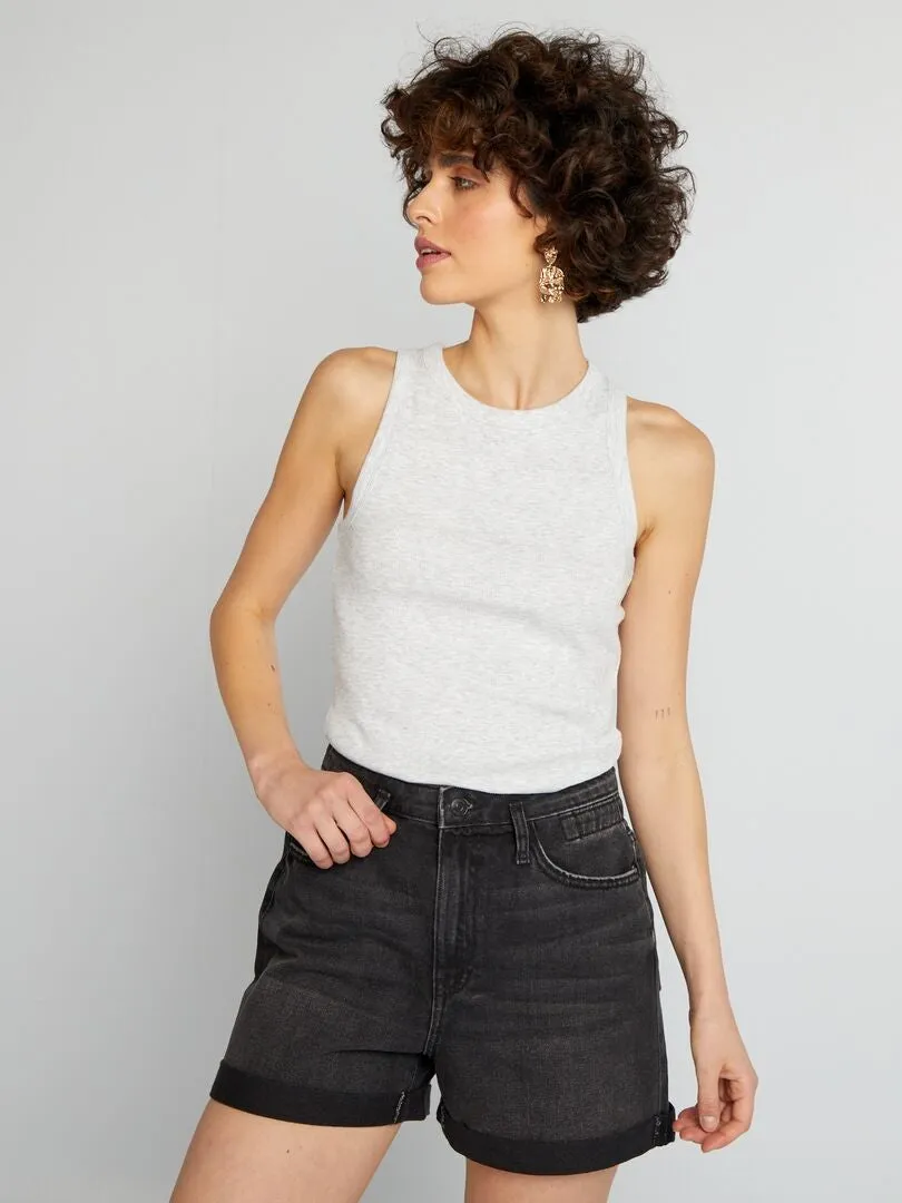 CAMISETA DE TIRANTES DE CANALé CON CUELLO AMERICANO  GRIS