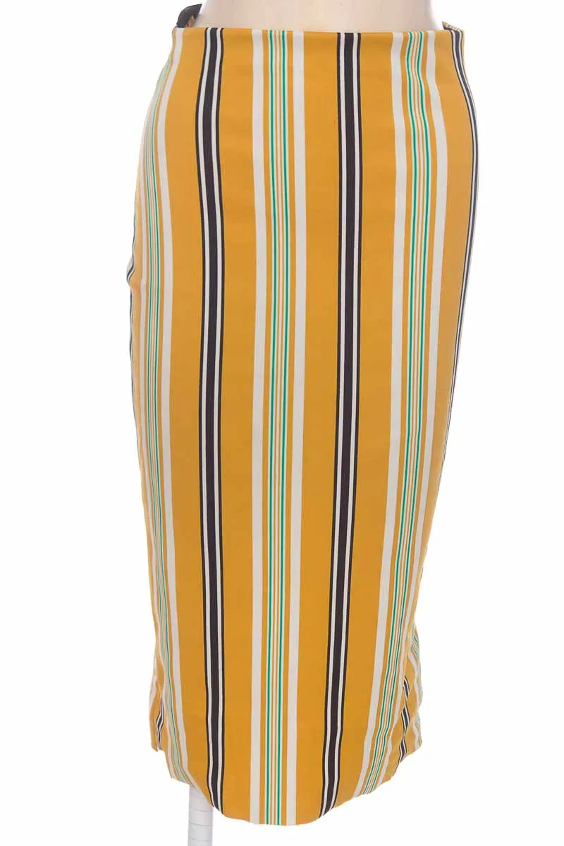 FALDA COLOR AMARILLO  CLOSEANDO