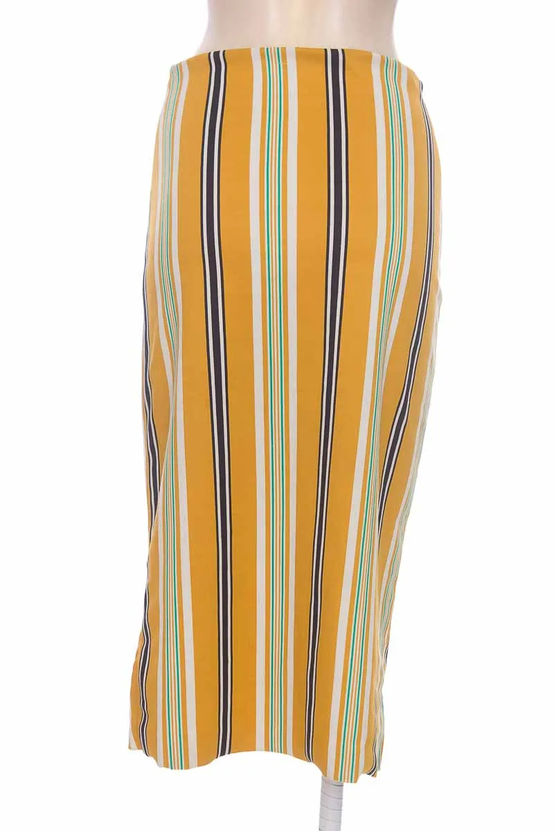 FALDA COLOR AMARILLO  CLOSEANDO