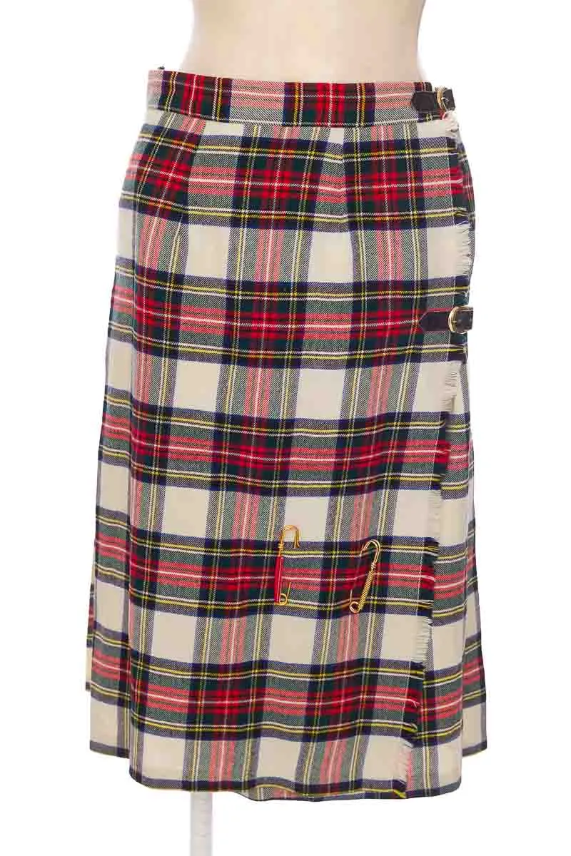 FALDA COLOR BEIGE  CLOSEANDO