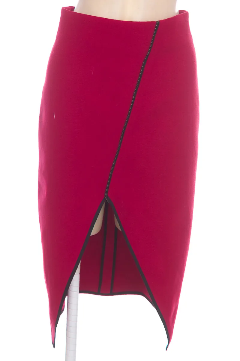 FALDA COLOR ROJO  CLOSEANDO