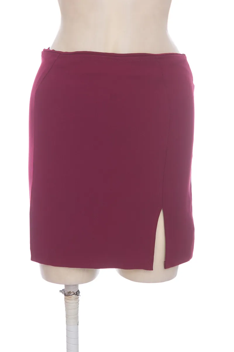 FALDA COLOR VINOTINTO  CLOSEANDO