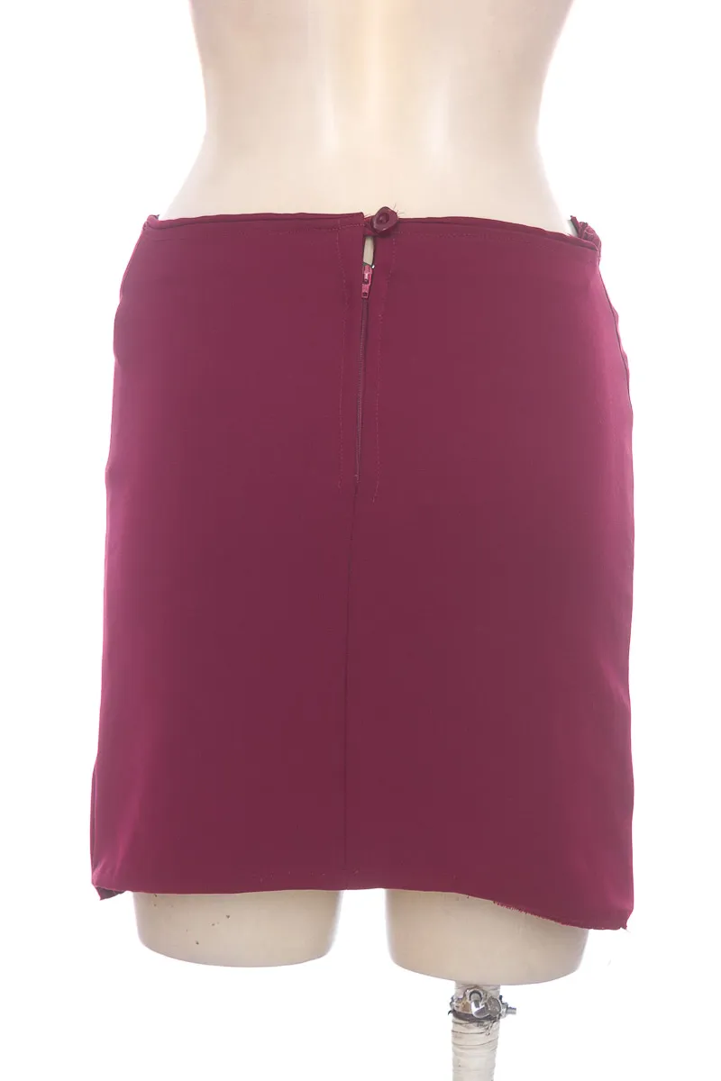 FALDA COLOR VINOTINTO  CLOSEANDO