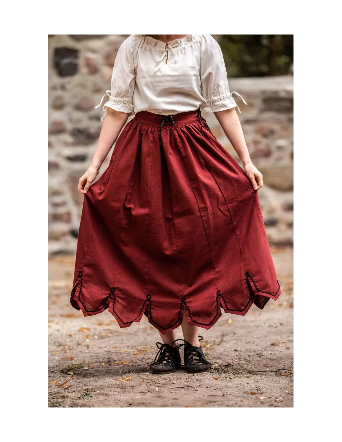 Falda medieval con bordados modelo Svenja, rojo