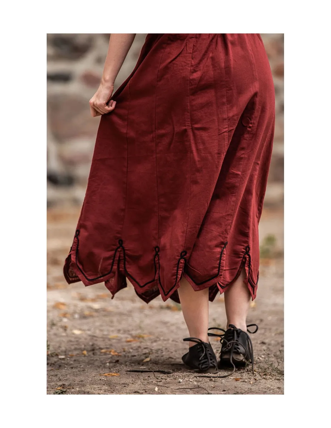 Falda medieval con bordados modelo Svenja, rojo