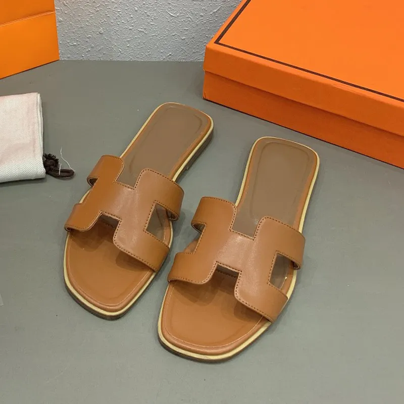 Mujeres zapatillas planas de verano Flip Flip Flip Sandalias de playa de diseñadores Toes Outdodaor Zapatos