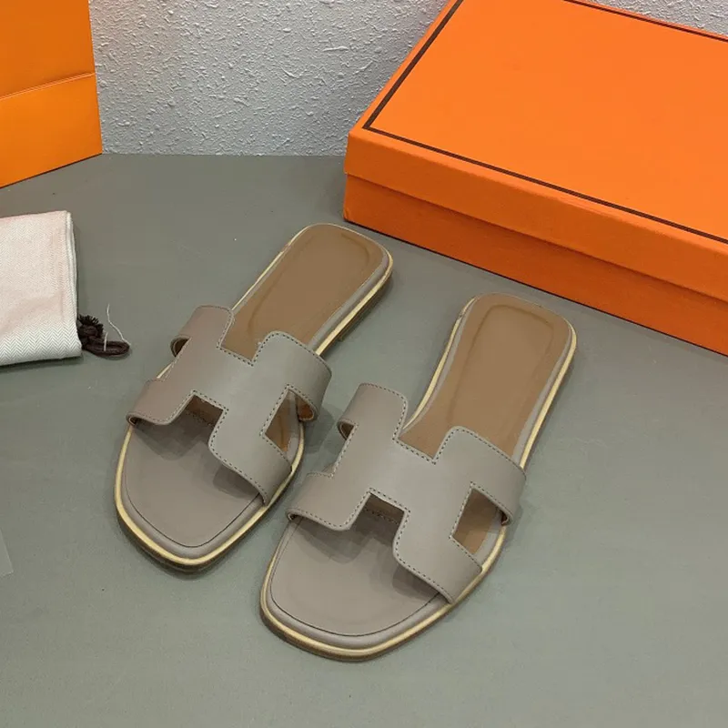Mujeres zapatillas planas de verano Flip Flip Flip Sandalias de playa de diseñadores Toes Outdodaor Zapatos