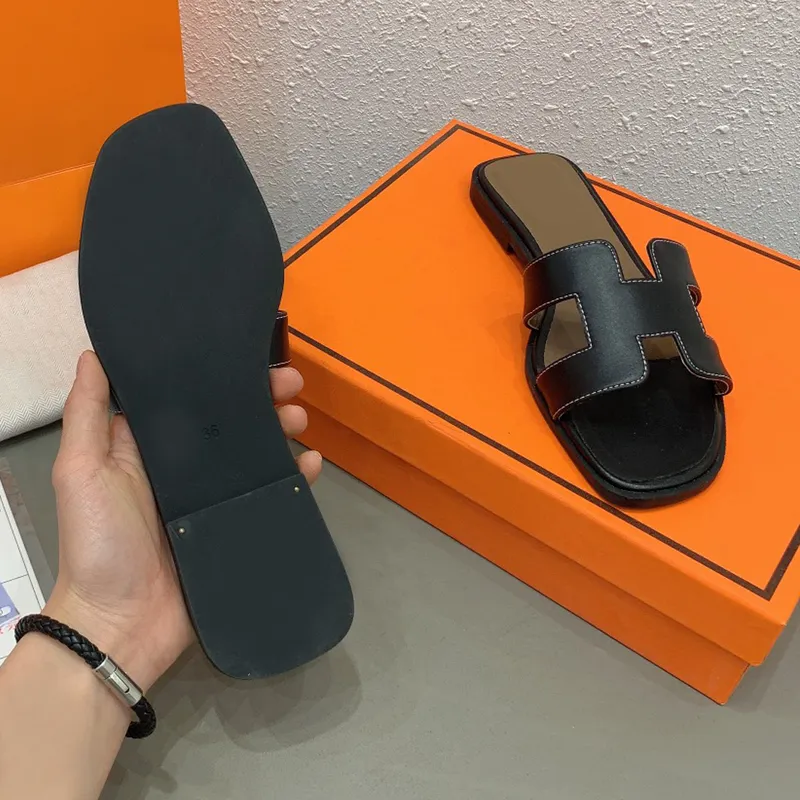 Mujeres zapatillas planas de verano Flip Flip Flip Sandalias de playa de diseñadores Toes Outdodaor Zapatos