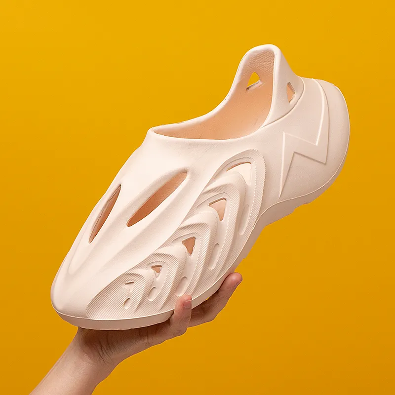 Sandalias de playa de unisex Eva Men Hollow Garden Title Dyeded Hiship Slippers Mujeres zapatillas de agua Slip on Foam Roder