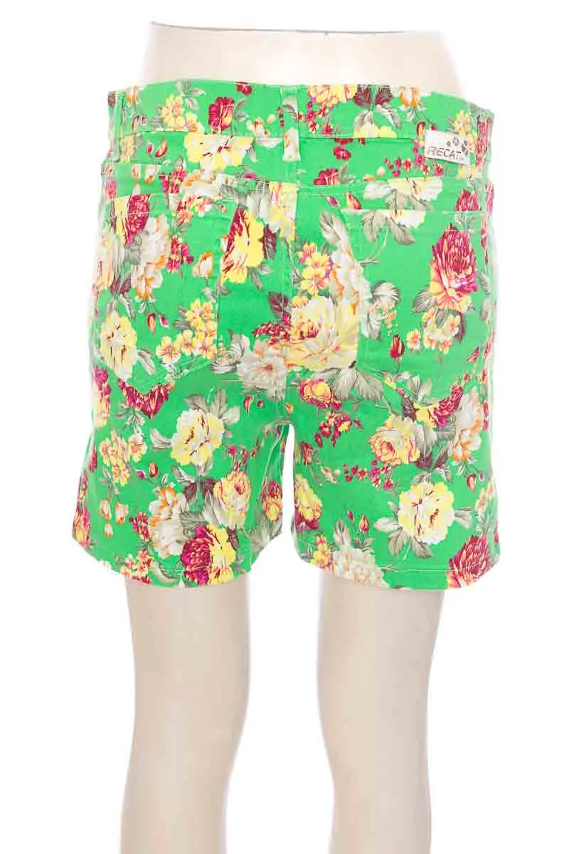 SHORT COLOR VERDE  CLOSEANDO