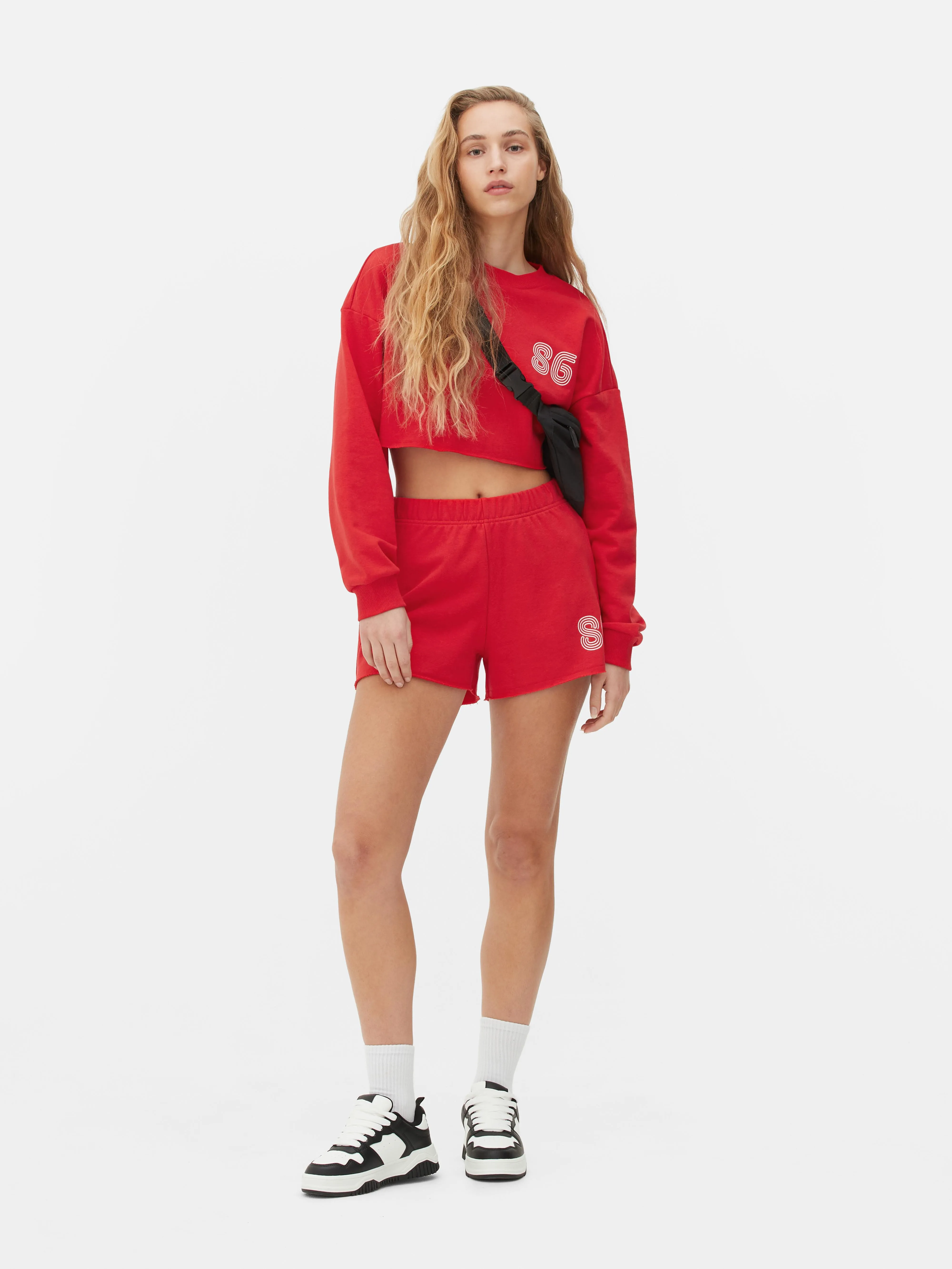 Sudadera corta con bajo sin rematar combinable