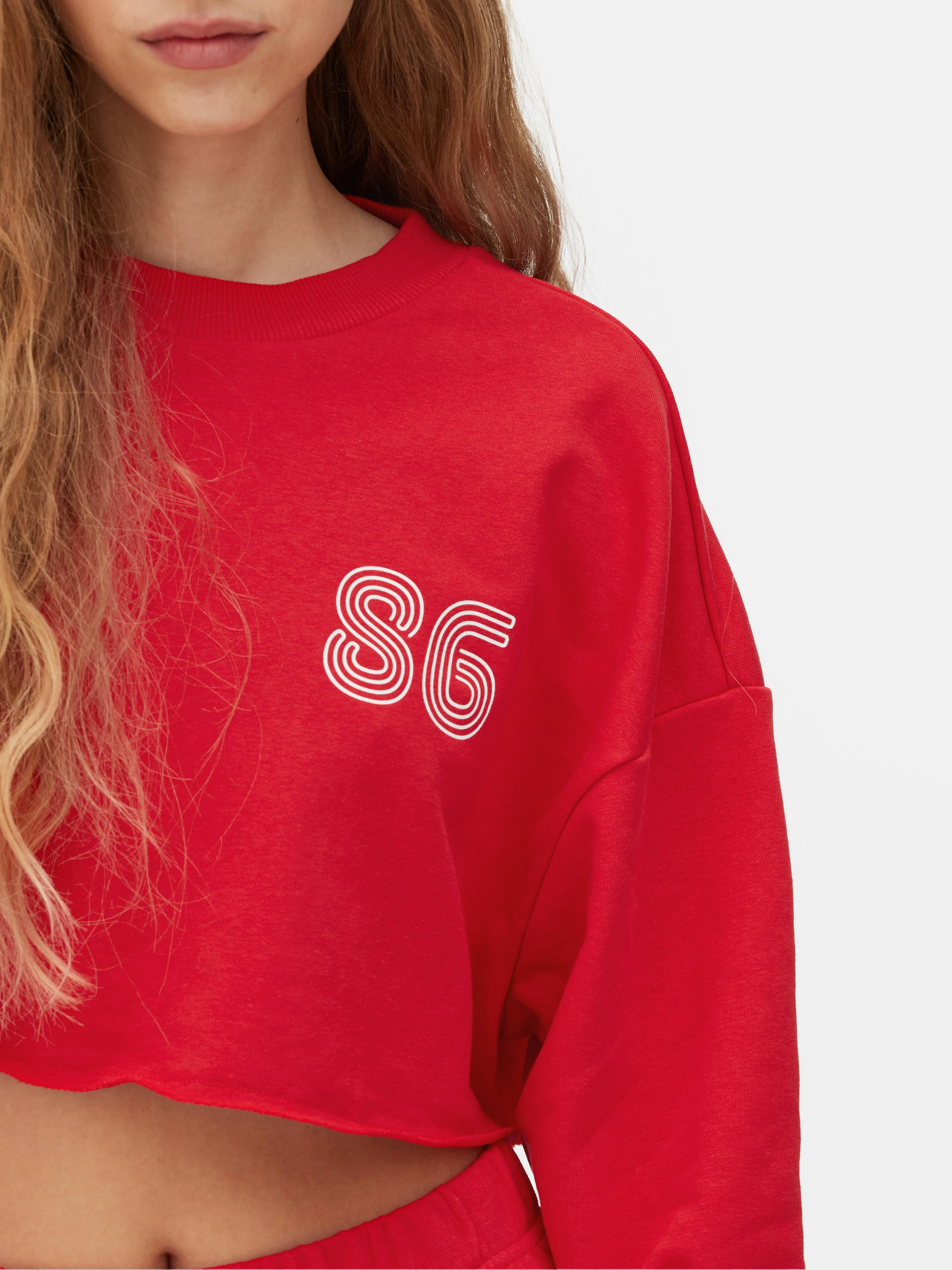Sudadera corta con bajo sin rematar combinable