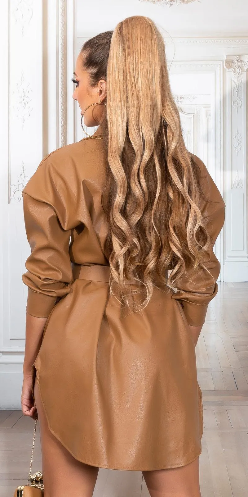 Vestido capuchino chic con cinturón
