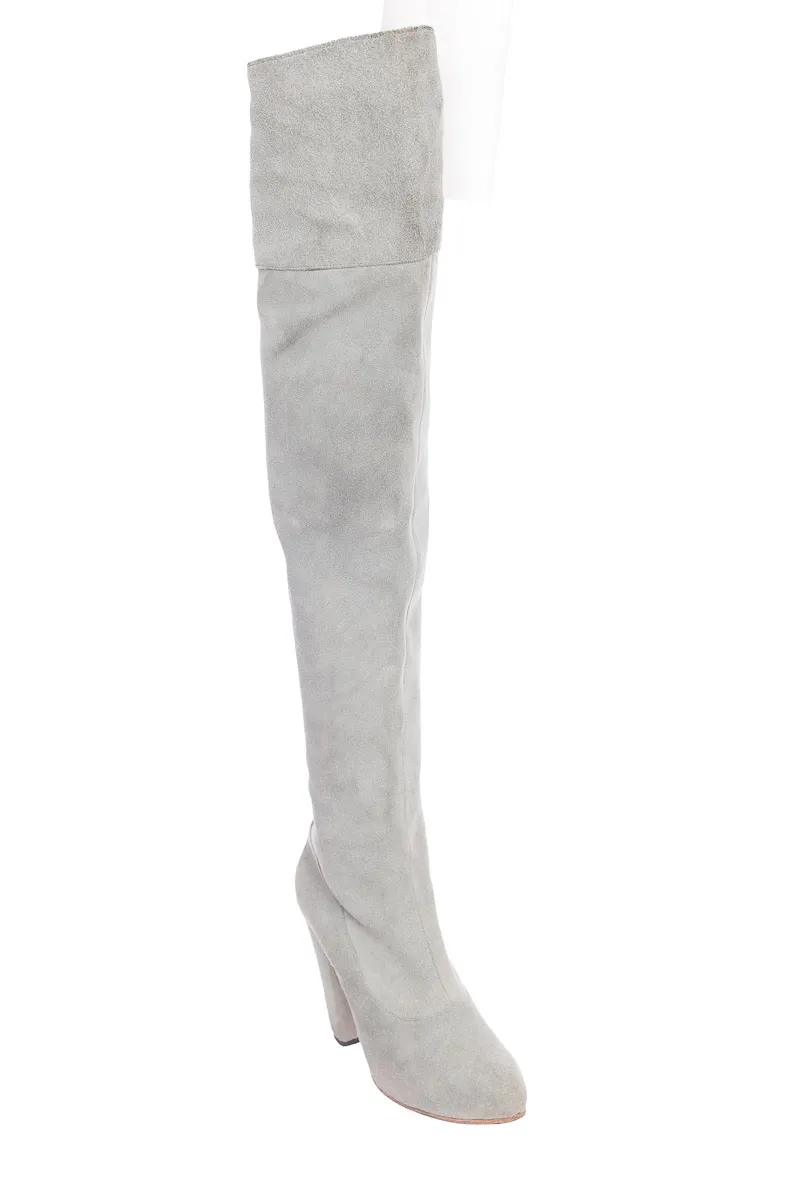 ZAPATOS COLOR GRIS  CLOSEANDO