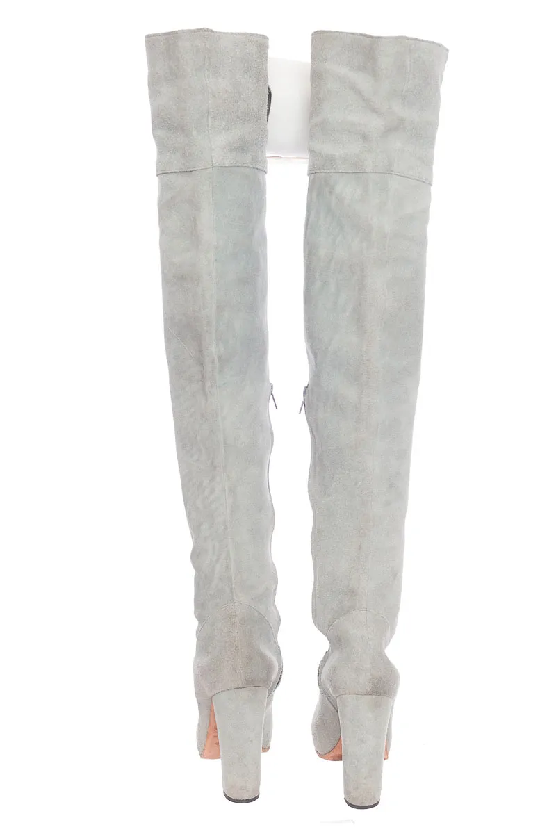 ZAPATOS COLOR GRIS  CLOSEANDO